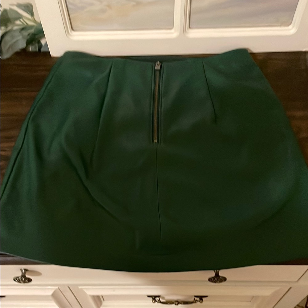 Chic Green Skirt with Front Zipper